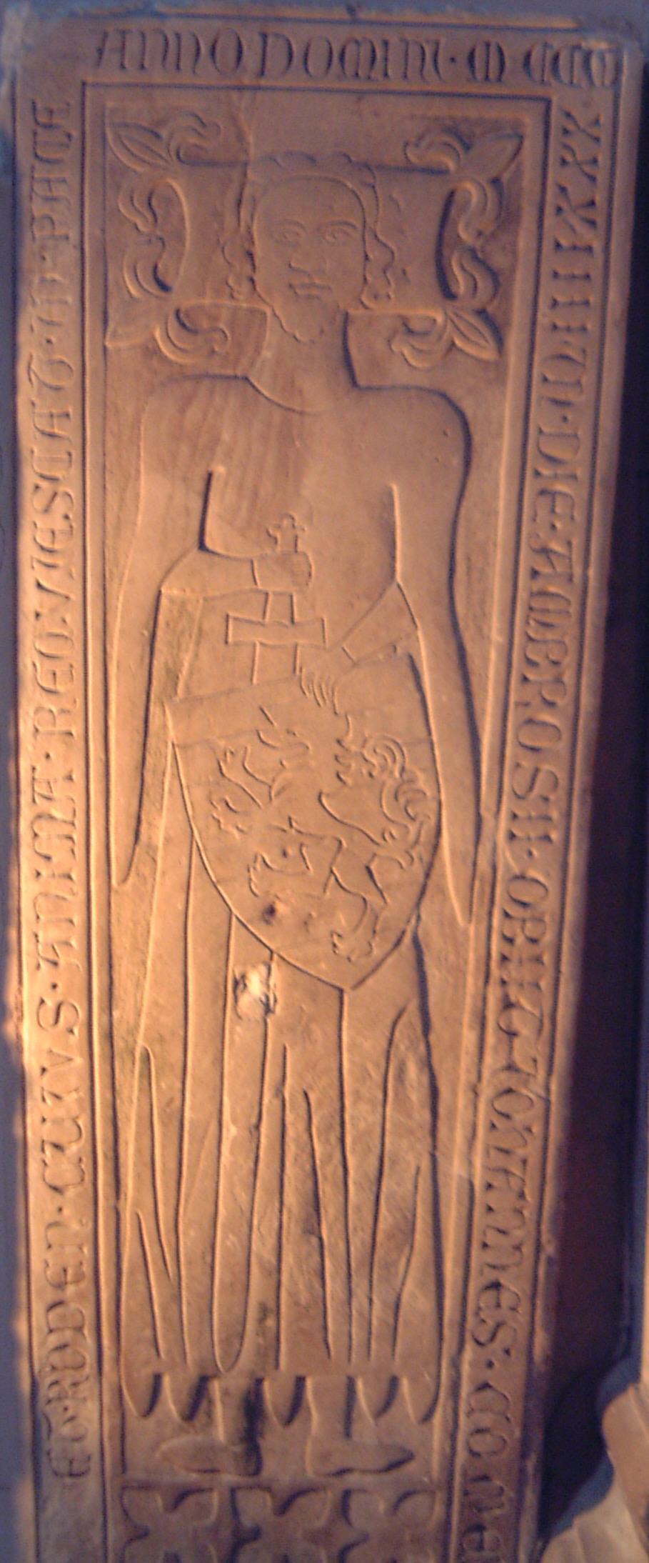 Grabplatte des Grafen Johann v. Wunstorf 1334