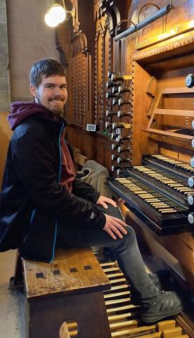 Philip Kohne an der Stifts-Orgel